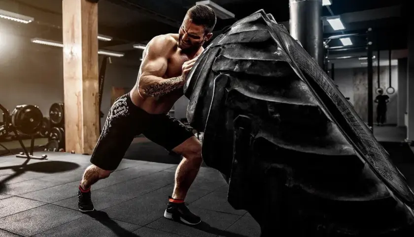 CrossFit czy siłownia? Wybierz mądrze dla maksymalnych efektów!